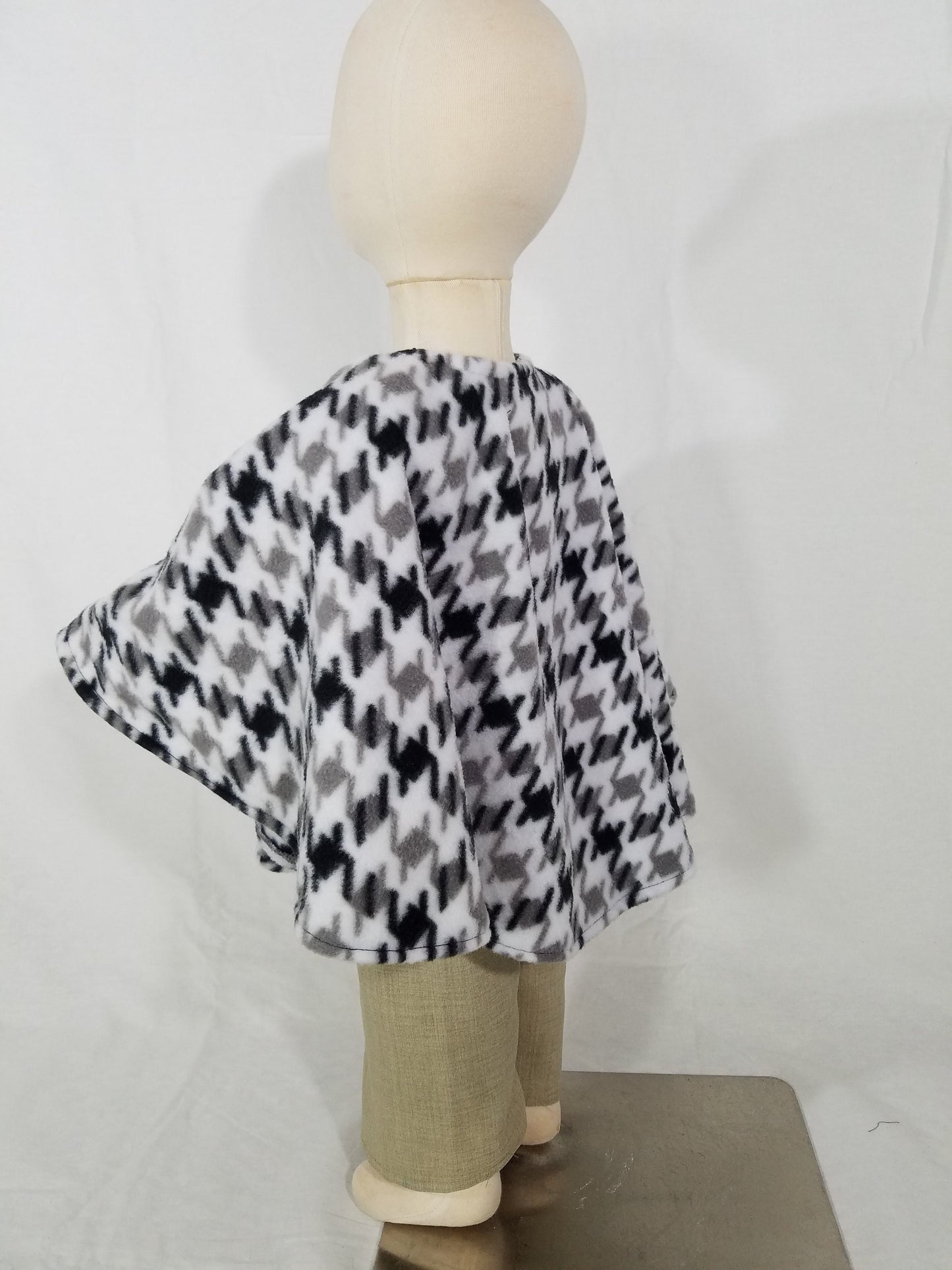 Toddler poncho- houndstooth black and white plush fleece (size: 12-24 months)