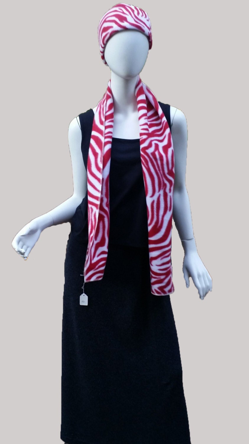 Fleece scarf in red tiger print