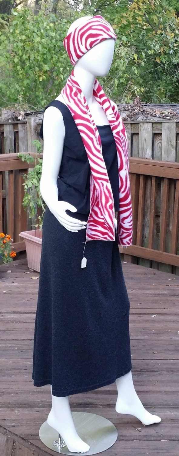 Fleece scarf in red tiger print