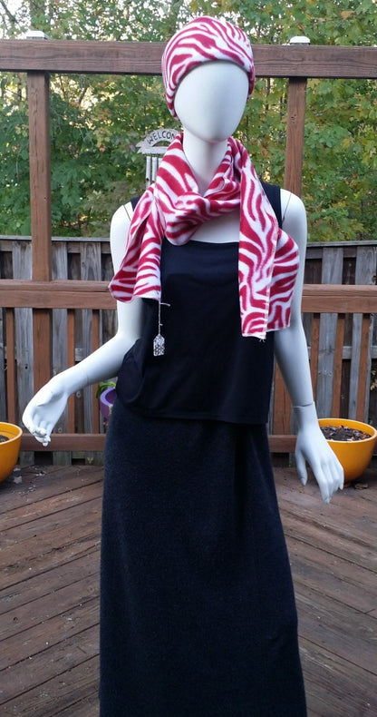 Fleece scarf in red tiger print