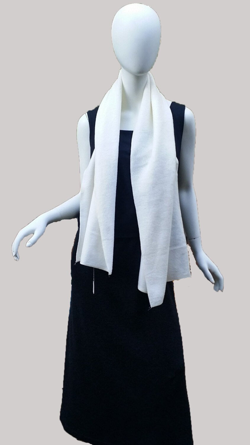 Fleece scarf in ivory