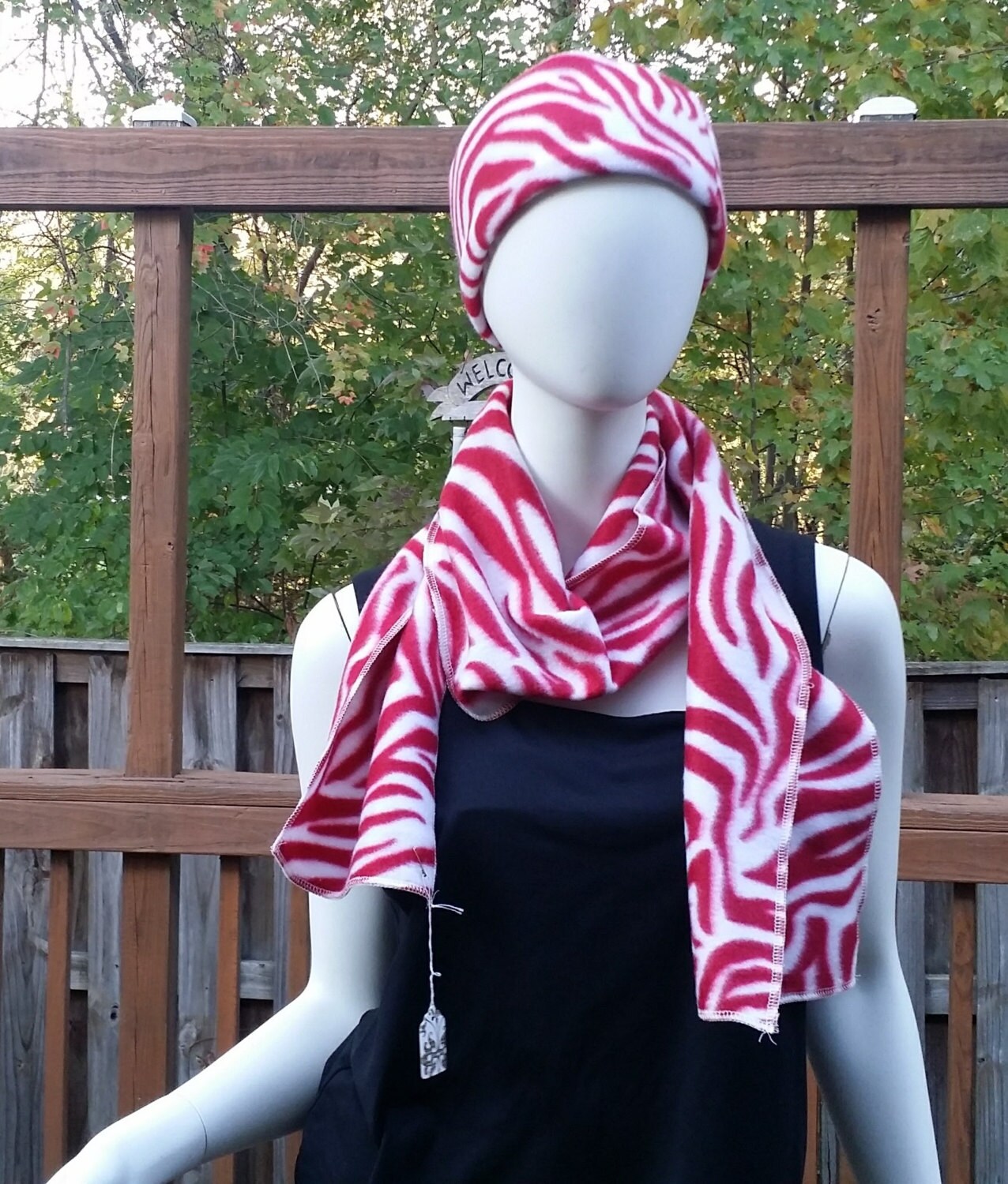 Fleece scarf in red tiger print