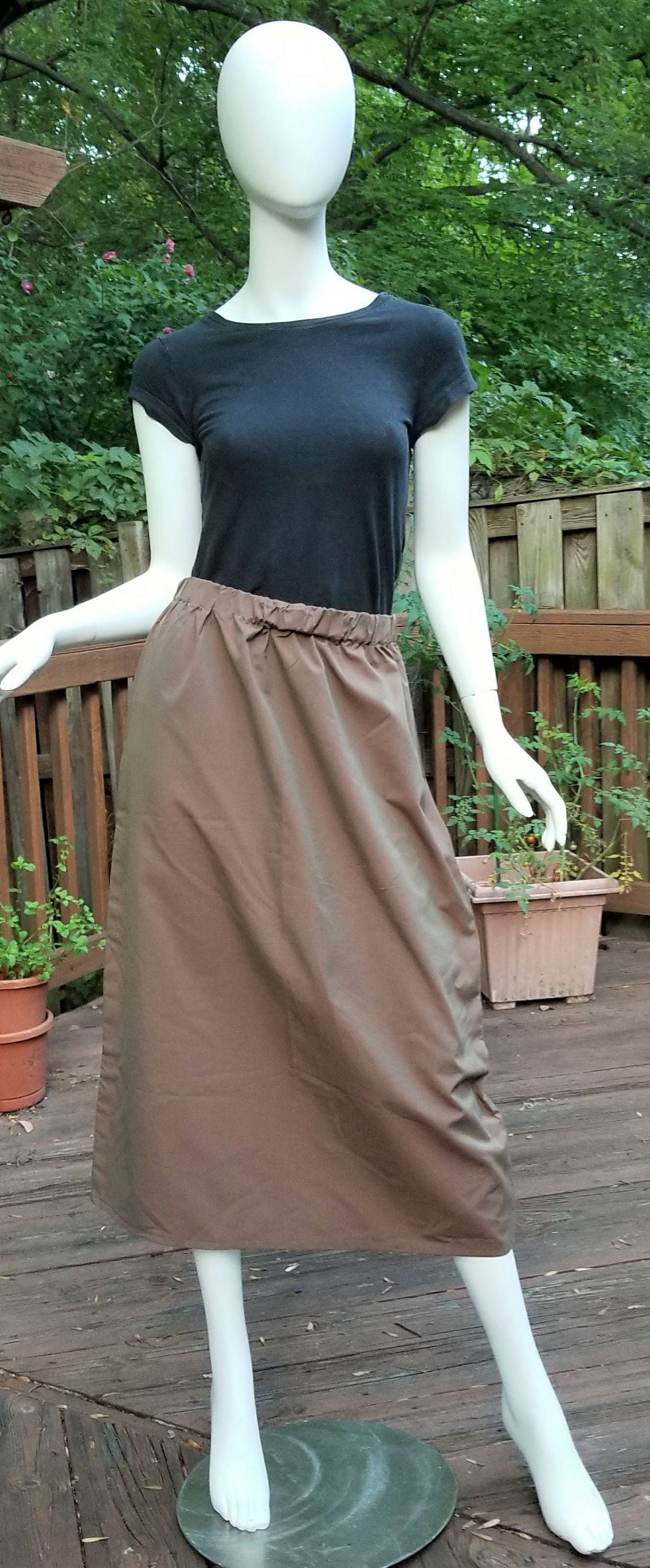 Shimmery Brown Skirt with Elastic Waist (size: US 6)