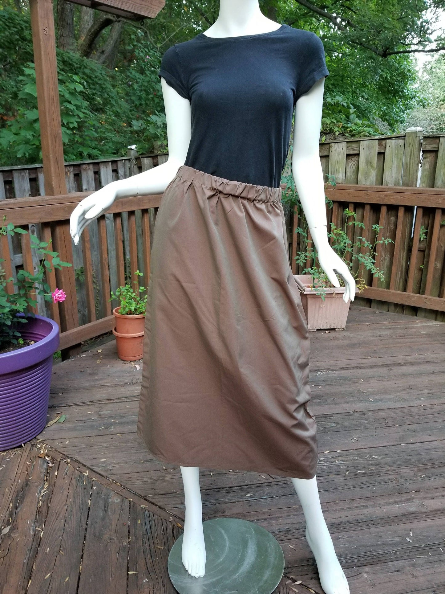 Shimmery Brown Skirt with Elastic Waist (size: US 6)