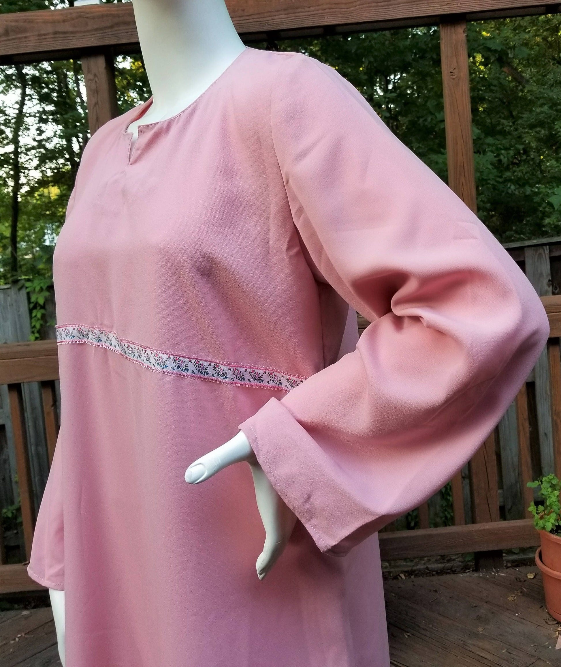 Pink Abaya with Ribbon Trim and Scarf (size: US 8 - US 10; L)