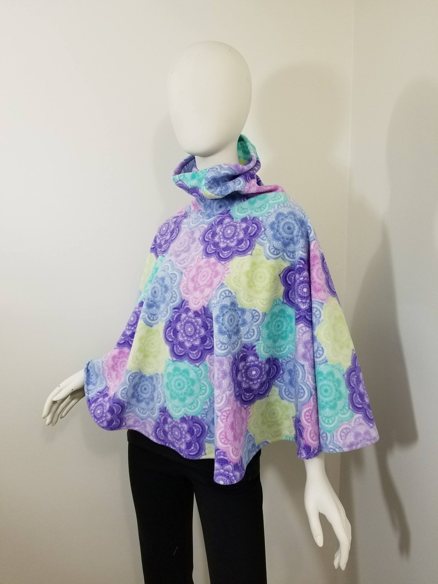 Poncho- short cowl neck fleece pastel colors (US 2-6; XS-S)