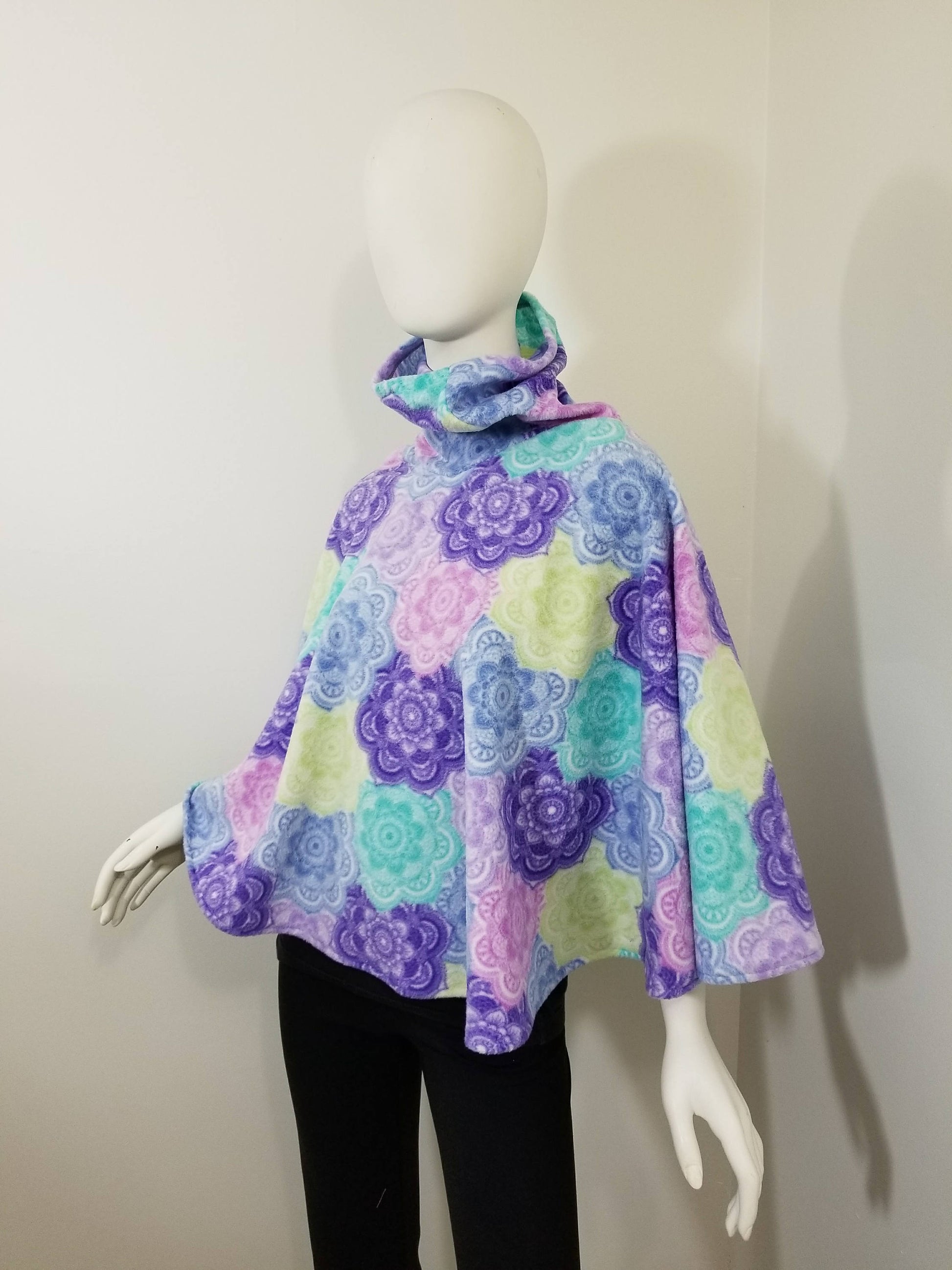 Poncho- short cowl neck fleece pastel colors (US 2-6; XS-S)