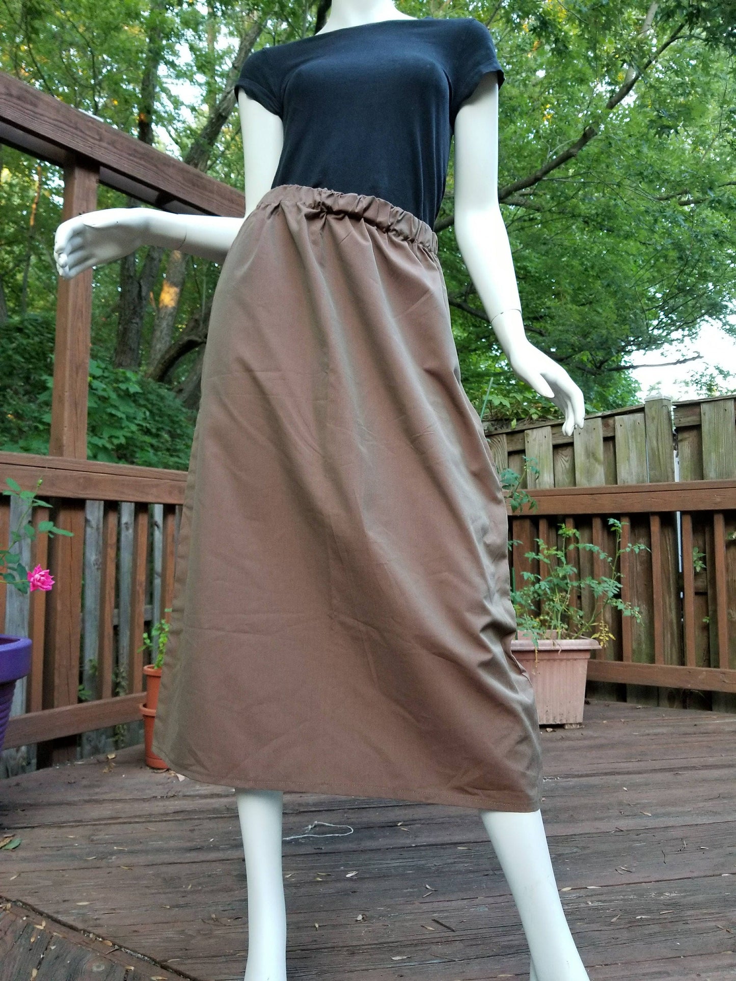 Shimmery Brown Skirt with Elastic Waist (size: US 6)