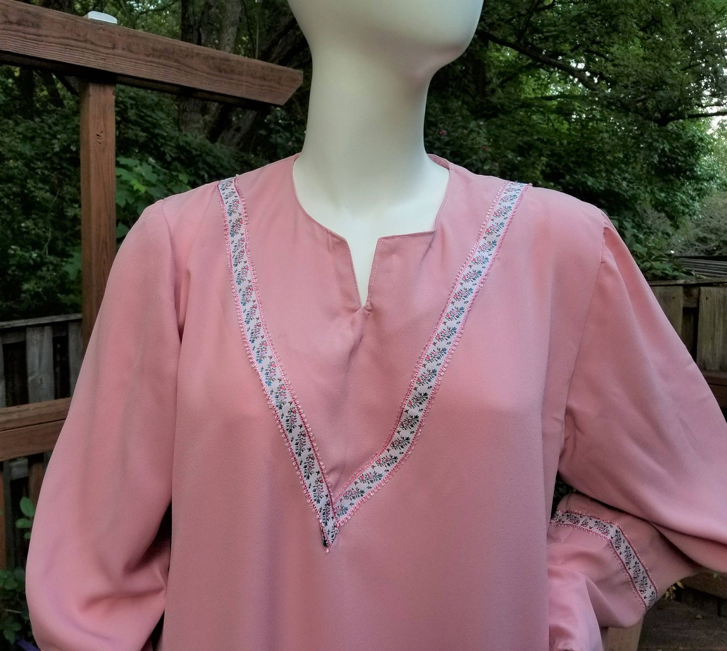 Pink Abaya with Scarf and V-shape ribbon trim (size: US 12 - US 14; L)