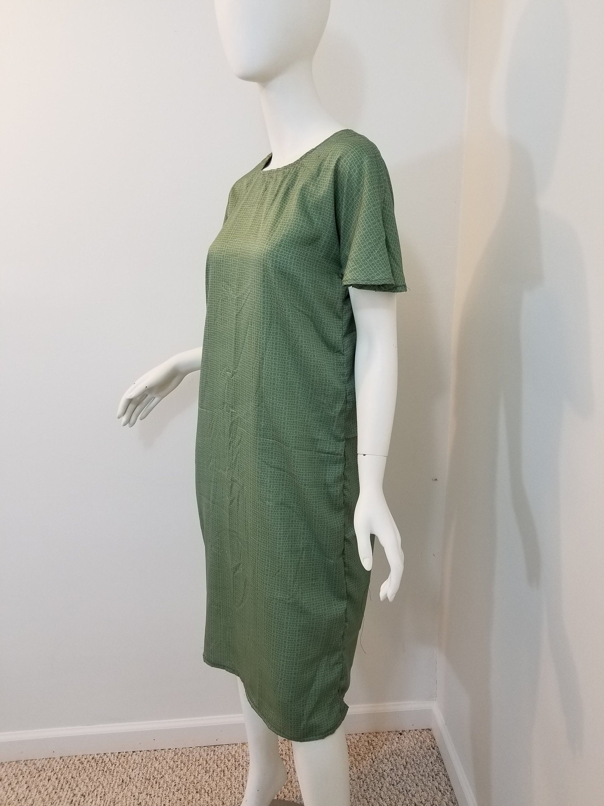 Silky feel dress caftan with belt and butterfly sleeves olive green polyester kaftan (size: US 8)