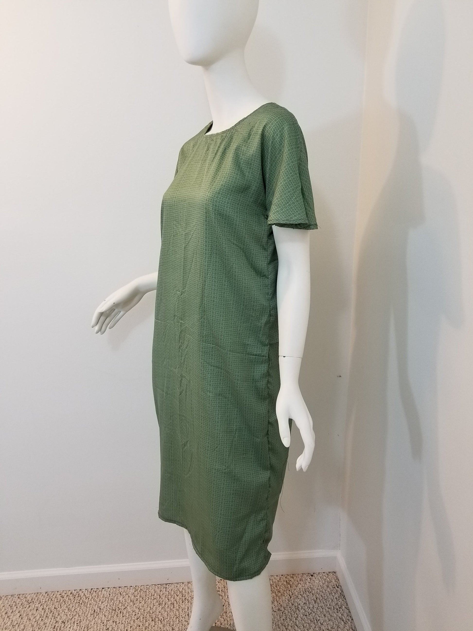 Silky feel dress caftan with belt and butterfly sleeves olive green polyester kaftan (size: US 8)
