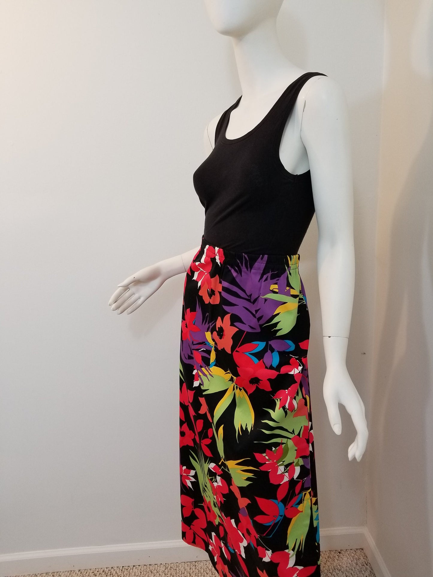 Tropical print skirt- red flowers on black background (3 sizes: S, M, L; US 6, 8, 10)