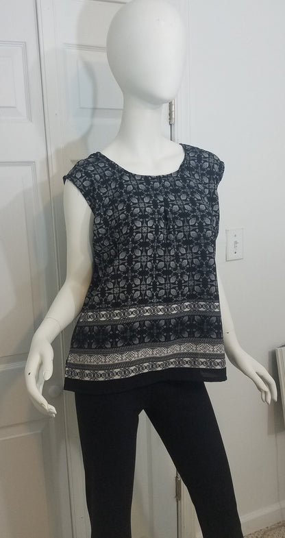Sleeveless blouse polyester short tunic cream geometric pattern on black background (size US 8)