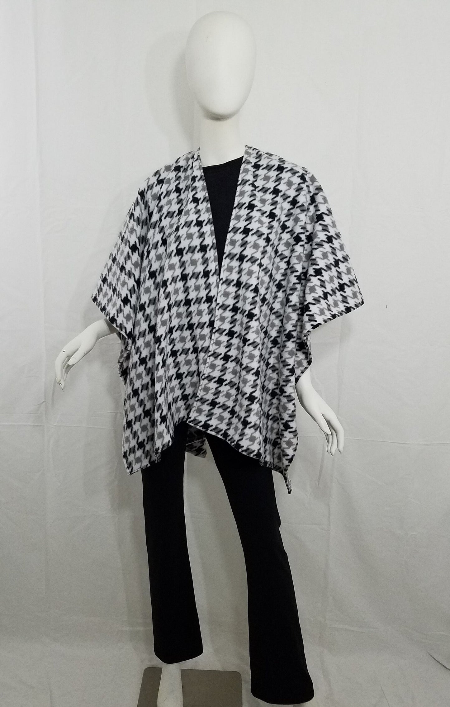 Houndstooth black and white plush fleece wrap (one size fits most)