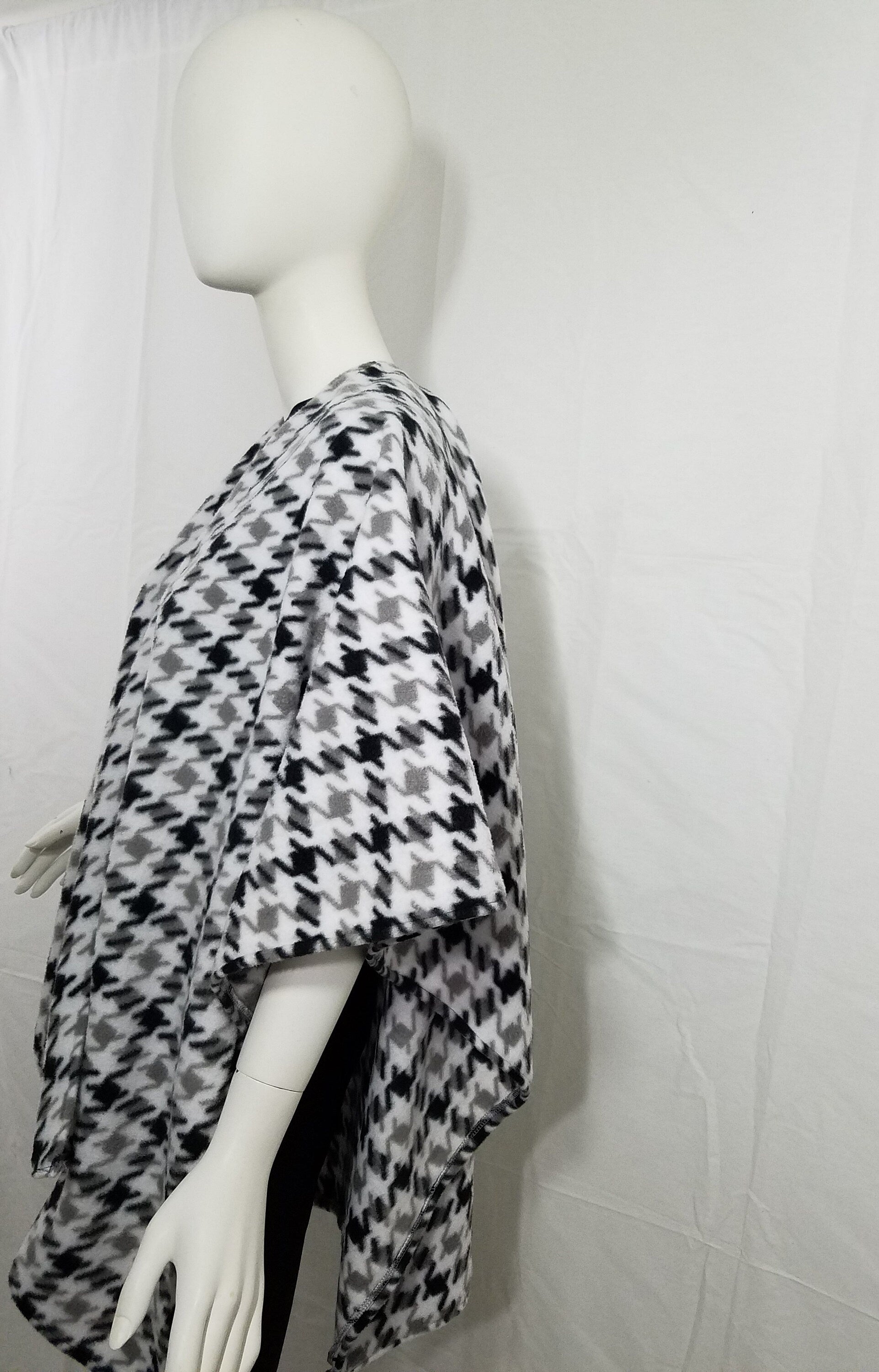 Houndstooth black and white plush fleece wrap (one size fits most)