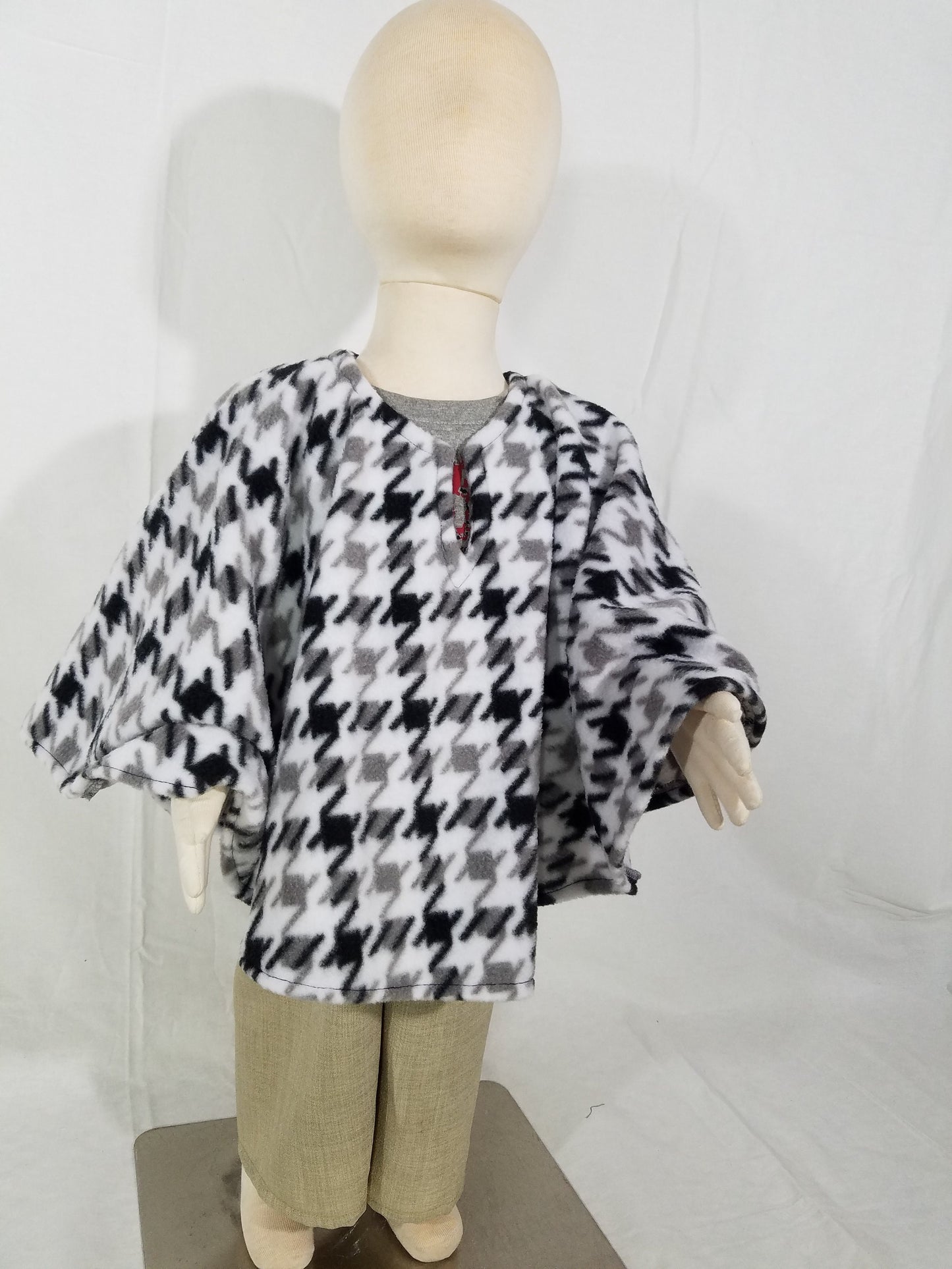 Toddler poncho- houndstooth black and white plush fleece (size: 12-24 months)