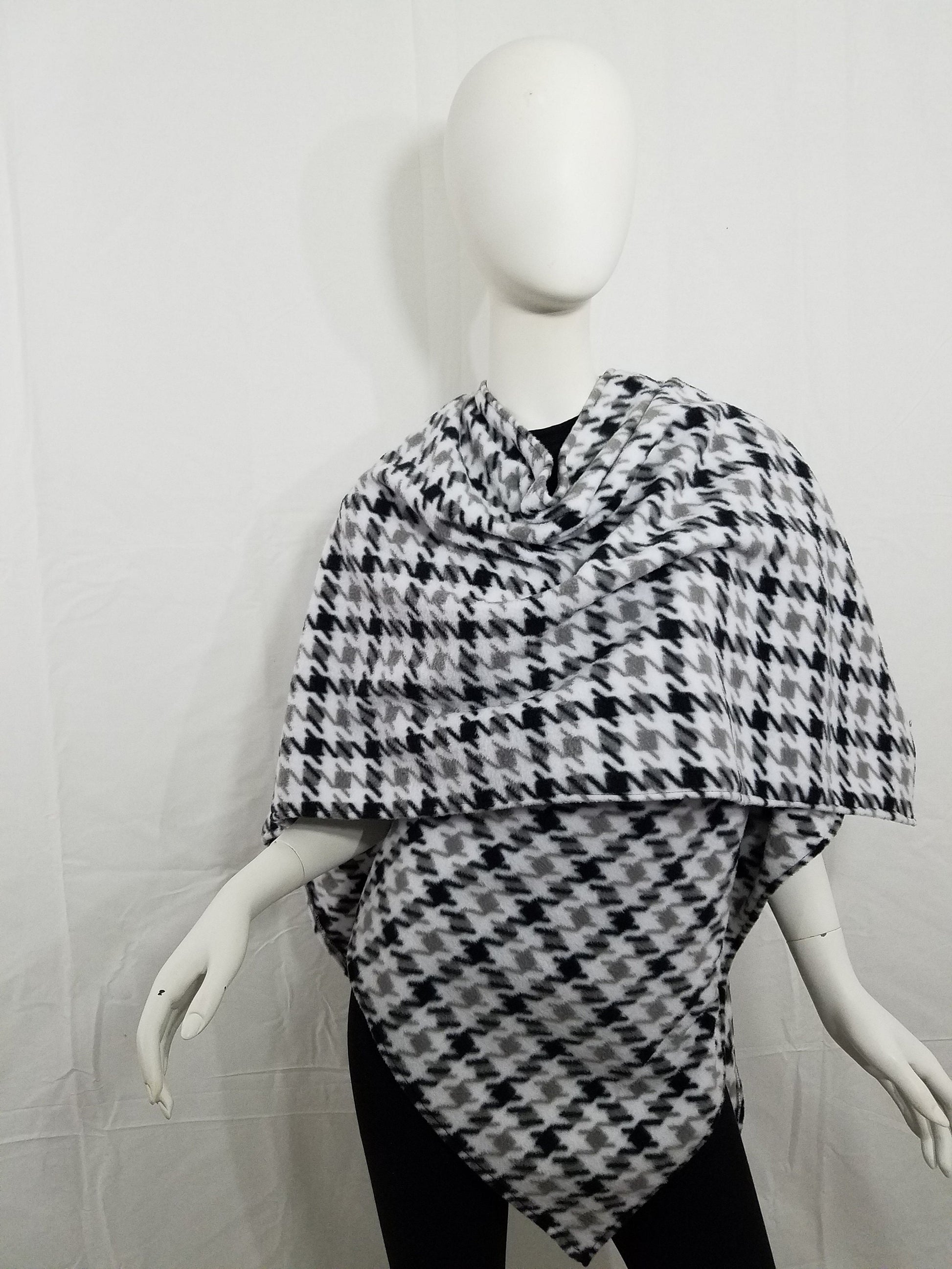 Houndstooth black and white plush fleece wrap (one size fits most)
