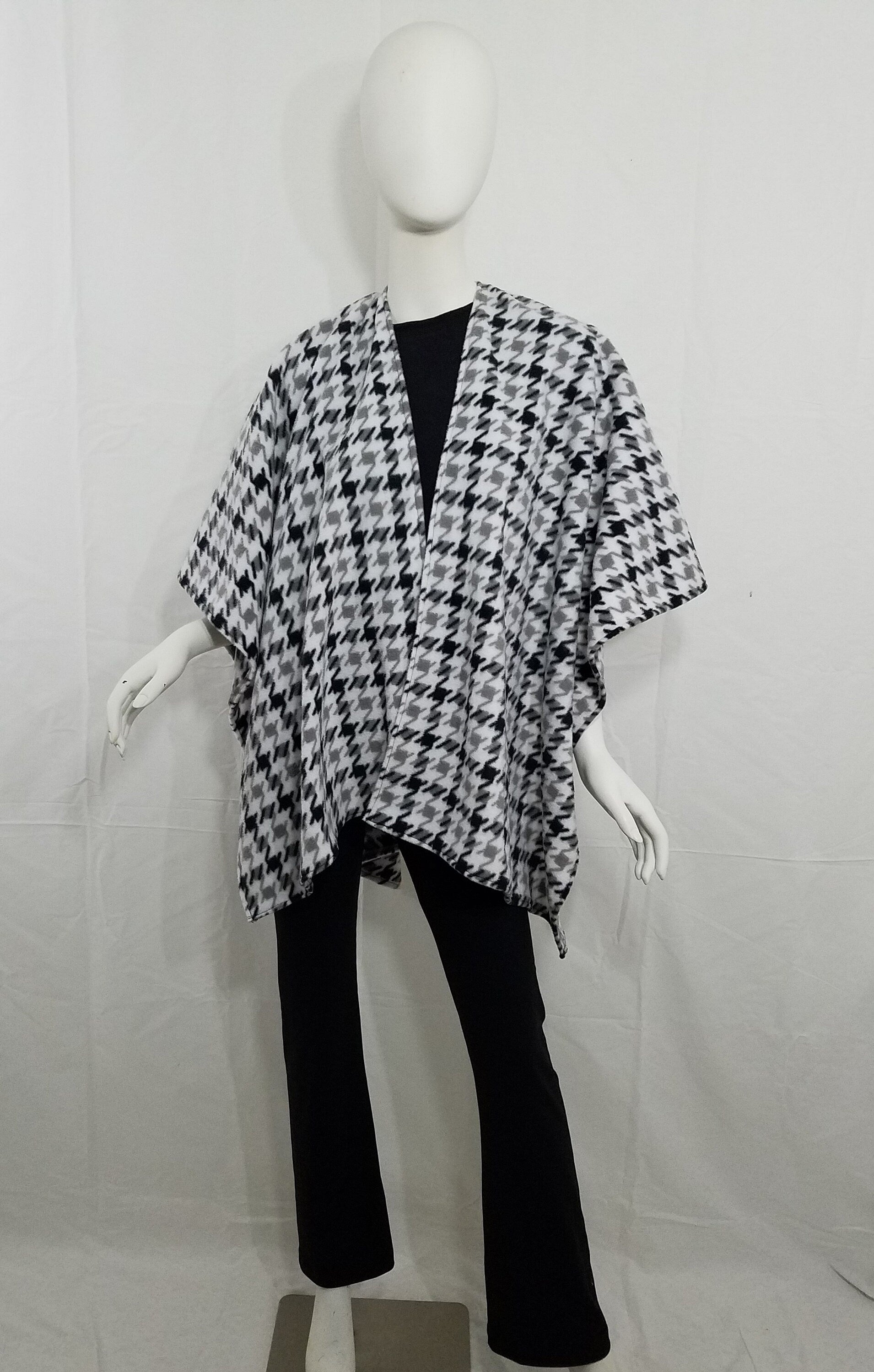 Houndstooth black and white plush fleece wrap (one size fits most)