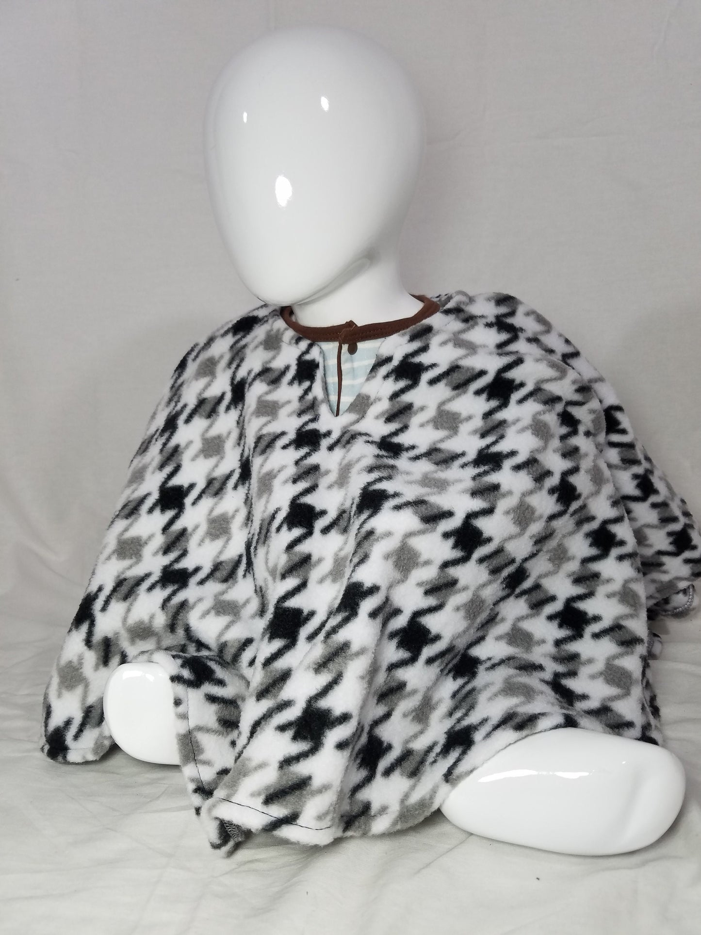 Toddler poncho- houndstooth black and white plush fleece (size: 12-24 months)
