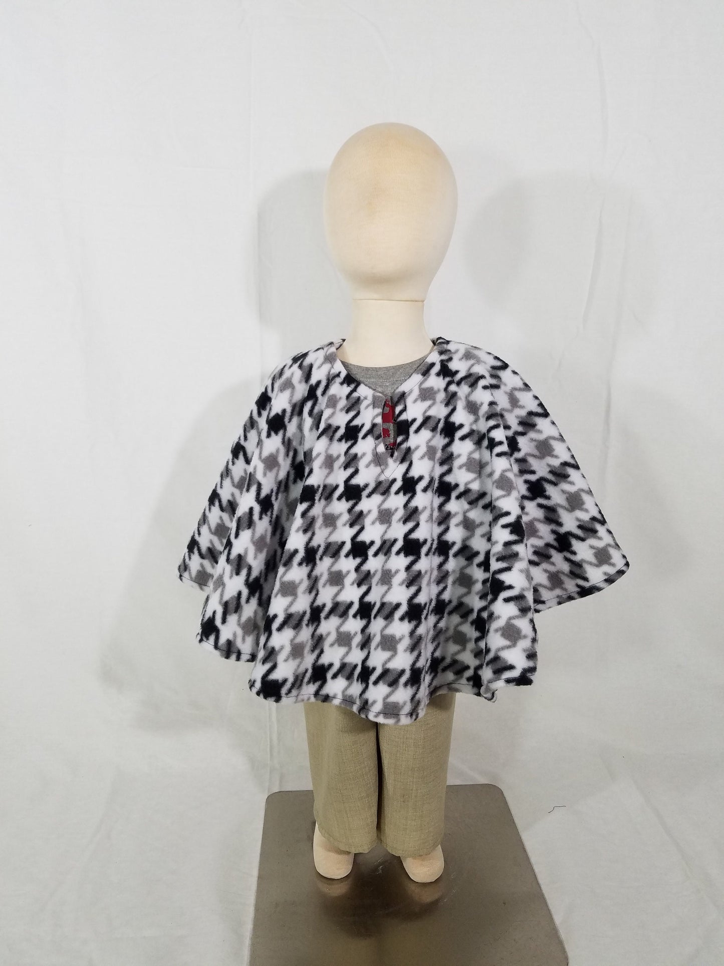 Toddler poncho- houndstooth black and white plush fleece (size: 12-24 months)