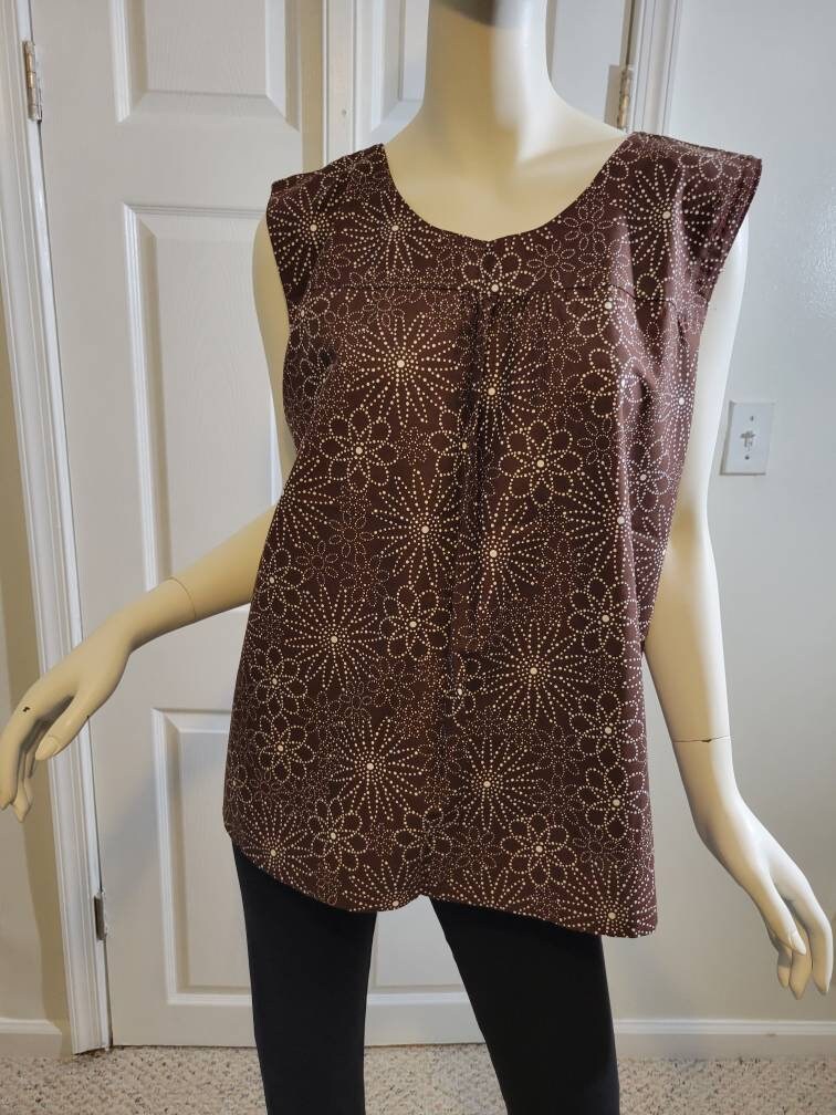 Sleeveless tunic cotton blouse brown with white flowers (size M; US 8)