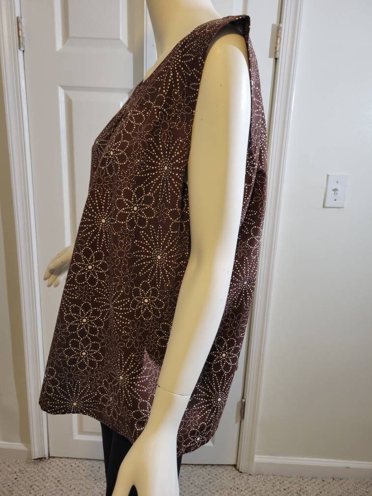 Sleeveless tunic cotton blouse brown with white flowers (size M; US 8)