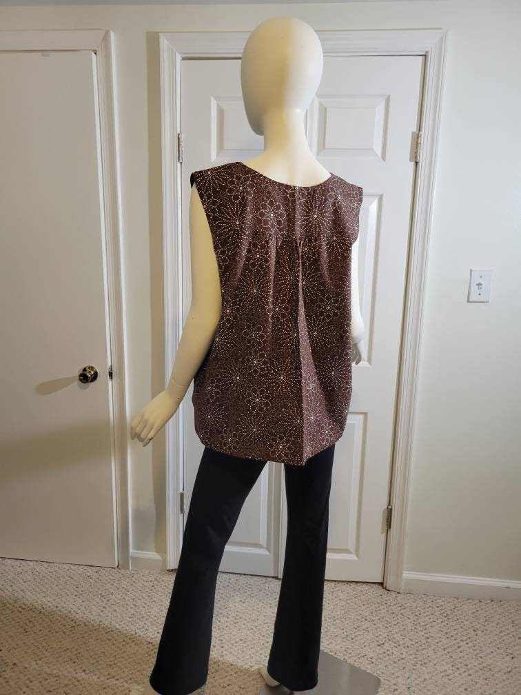Sleeveless tunic cotton blouse brown with white flowers (size M; US 8)