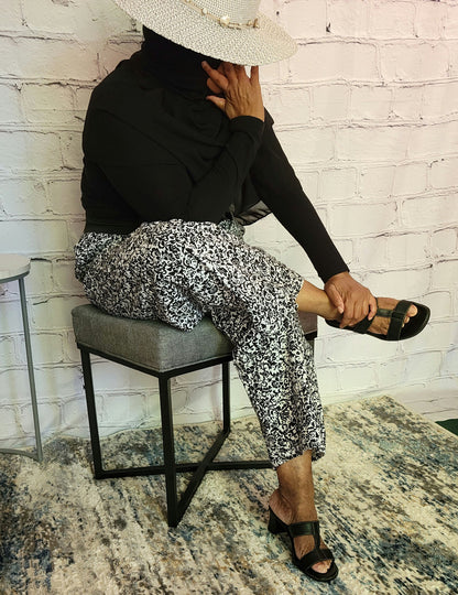 Palazzo summer pants; Cotton print, black white floral, elastic waist, belt loop, pockets, straight leg wide, US 10 12 18, M, L, XL