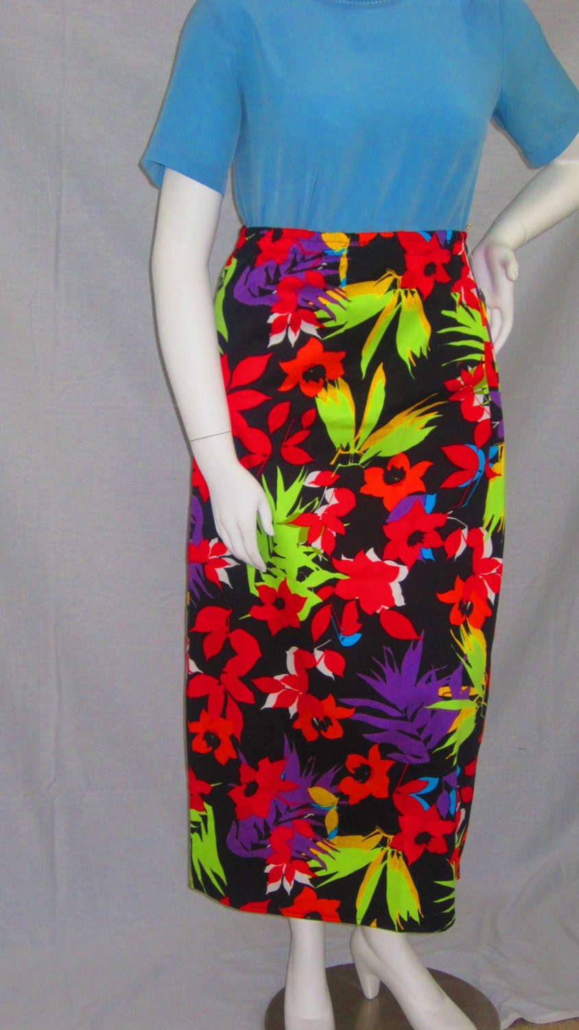 Tropical print skirt- red flowers on black background (3 sizes: S, M, L; US 6, 8, 10)