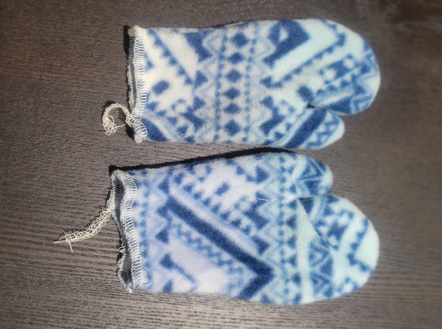 Toddler mittens- blue geometric