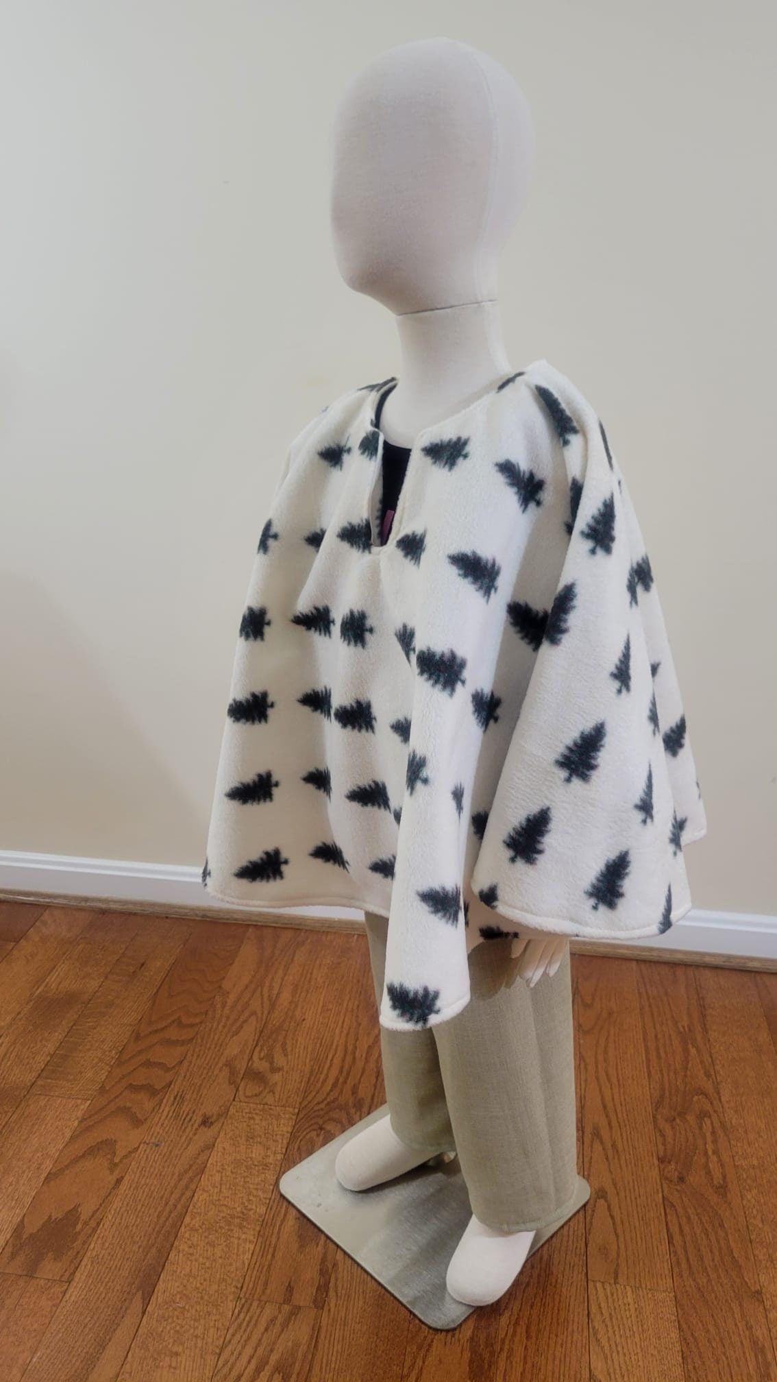 Toddler fleece poncho- winter bear print- size 4T